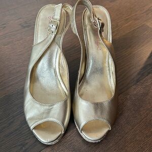 Lilly Pulitzer Gold Kristin Wedge Size 8.5